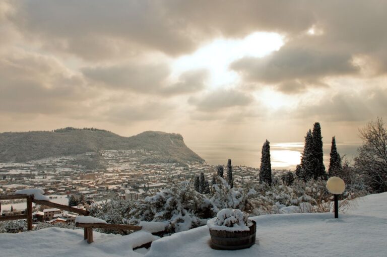 lago di garda in inverno