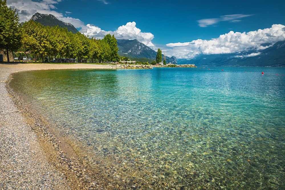 lungomare di toscolano maderno nel lago di garda