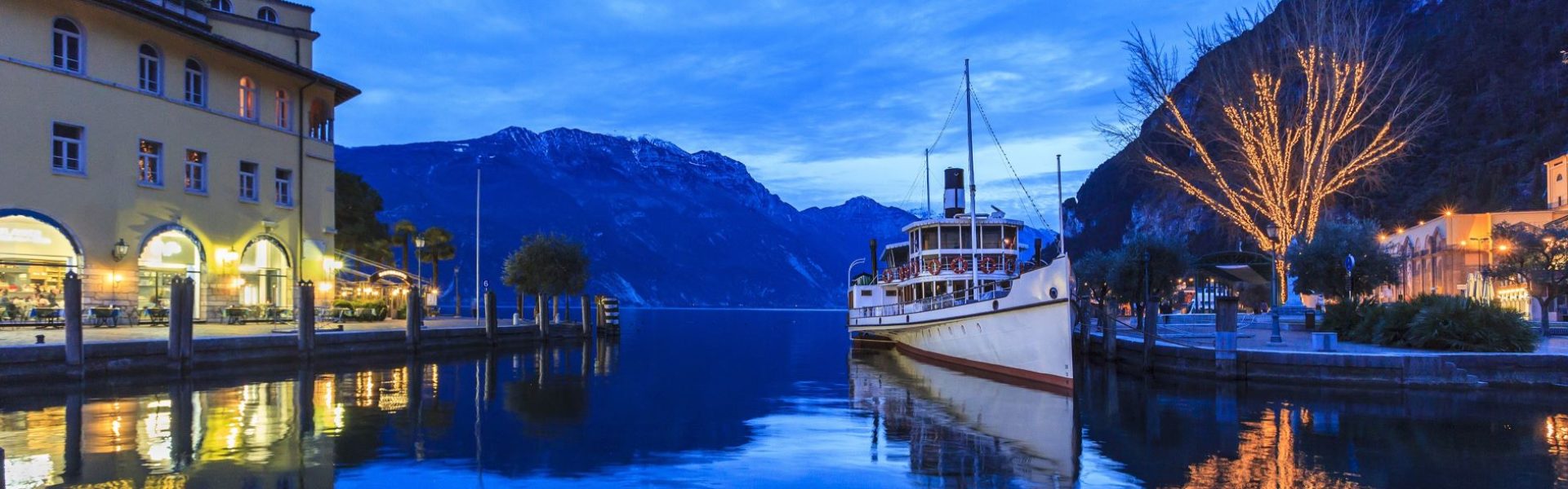Christmas lake garda