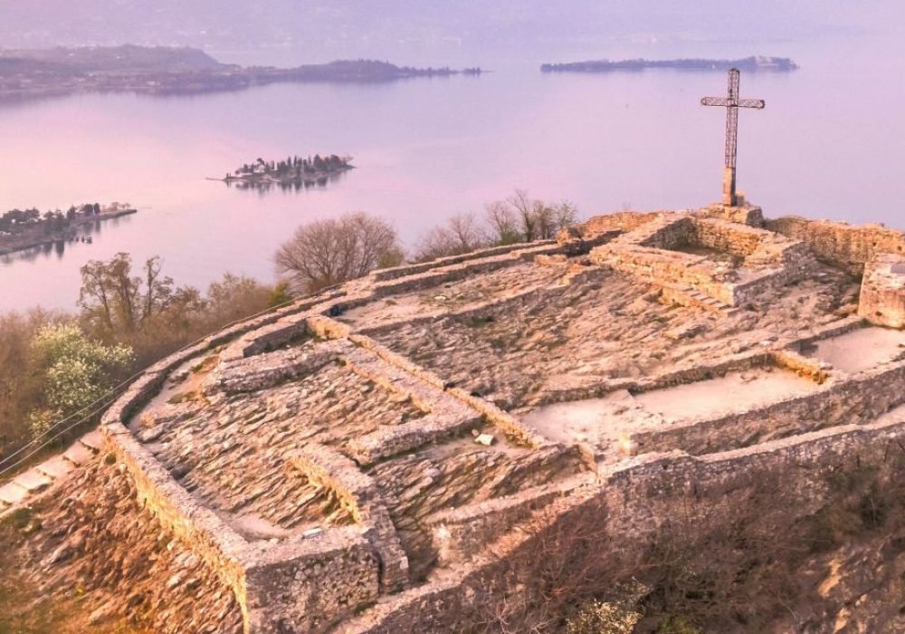 Garda-Lake-Rocca-di-Manerba.jpg