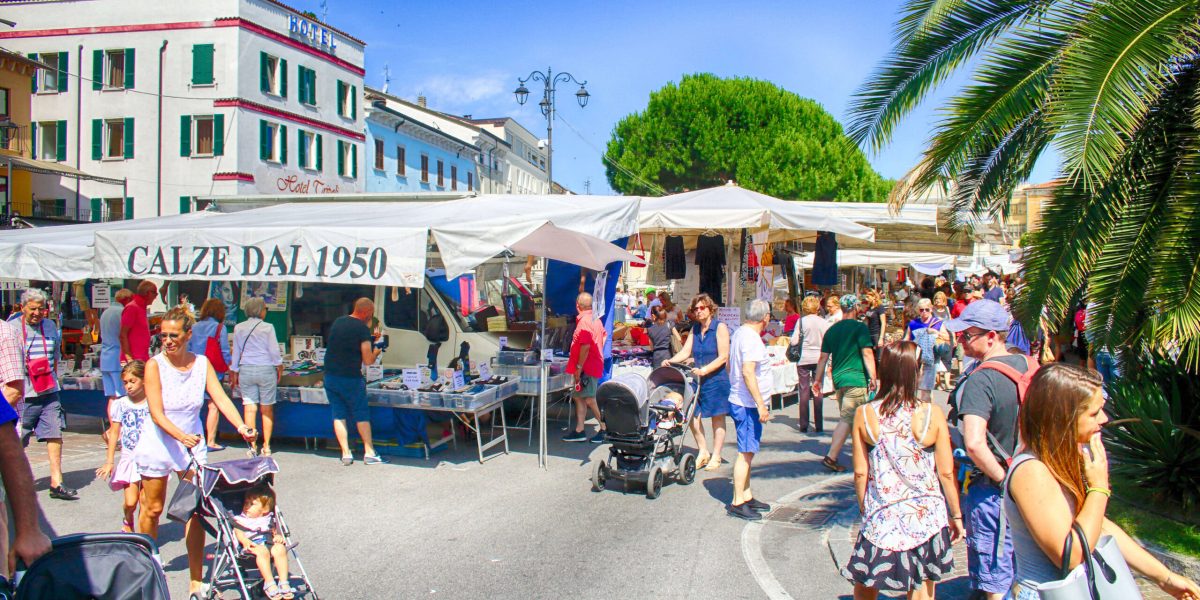 Market in torri benaco