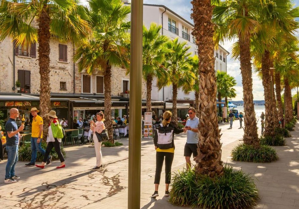 Shopping-Garda-Lake.jpg
