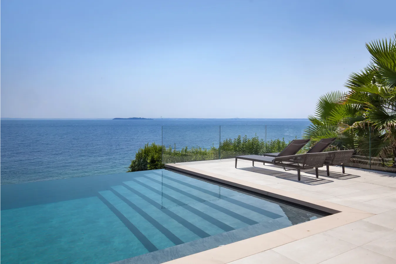 Modern accommodation with panoramic views of Lake Garda