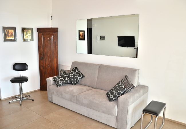 Ferienwohnung in Torri del Benaco - North House With Pool And Lake View Ferienwohnung in Torri del Benaco - North House With Pool And Lake View