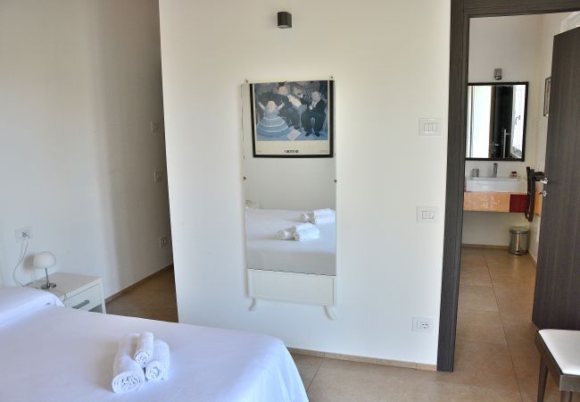 Ferienwohnung in Torri del Benaco - North House With Pool And Lake View Ferienwohnung in Torri del Benaco - North House With Pool And Lake View