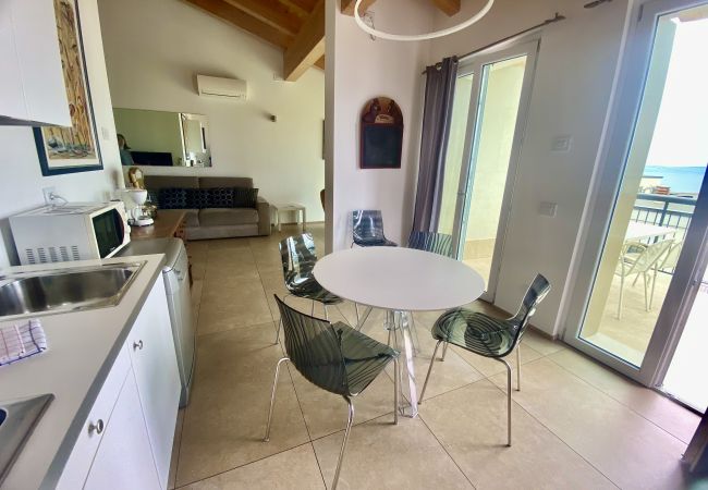 Ferienwohnung in Torri del Benaco - North House With Pool And Lake View Ferienwohnung in Torri del Benaco - North House With Pool And Lake View