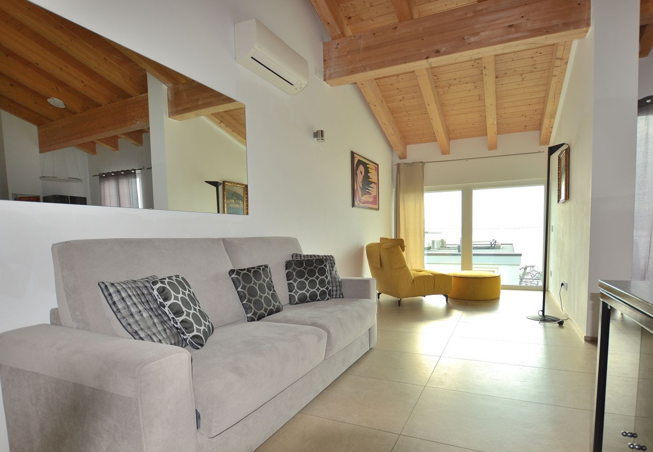 Ferienwohnung in Torri del Benaco - North House With Pool And Lake View