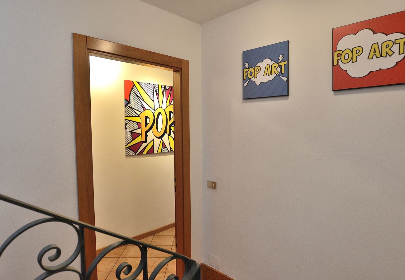 Ferienwohnung in Torri del Benaco - Pop Art Apartment In Downtown
