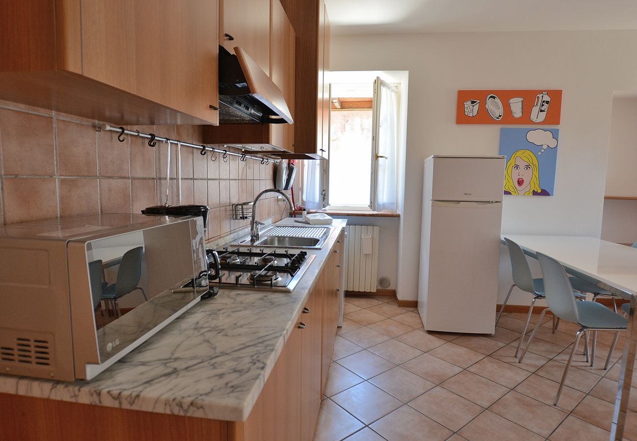 Ferienwohnung in Torri del Benaco - Pop Art Apartment In Downtown