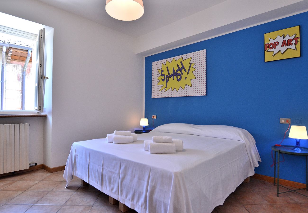 Ferienwohnung in Torri del Benaco - Pop Art Apartment In Downtown
