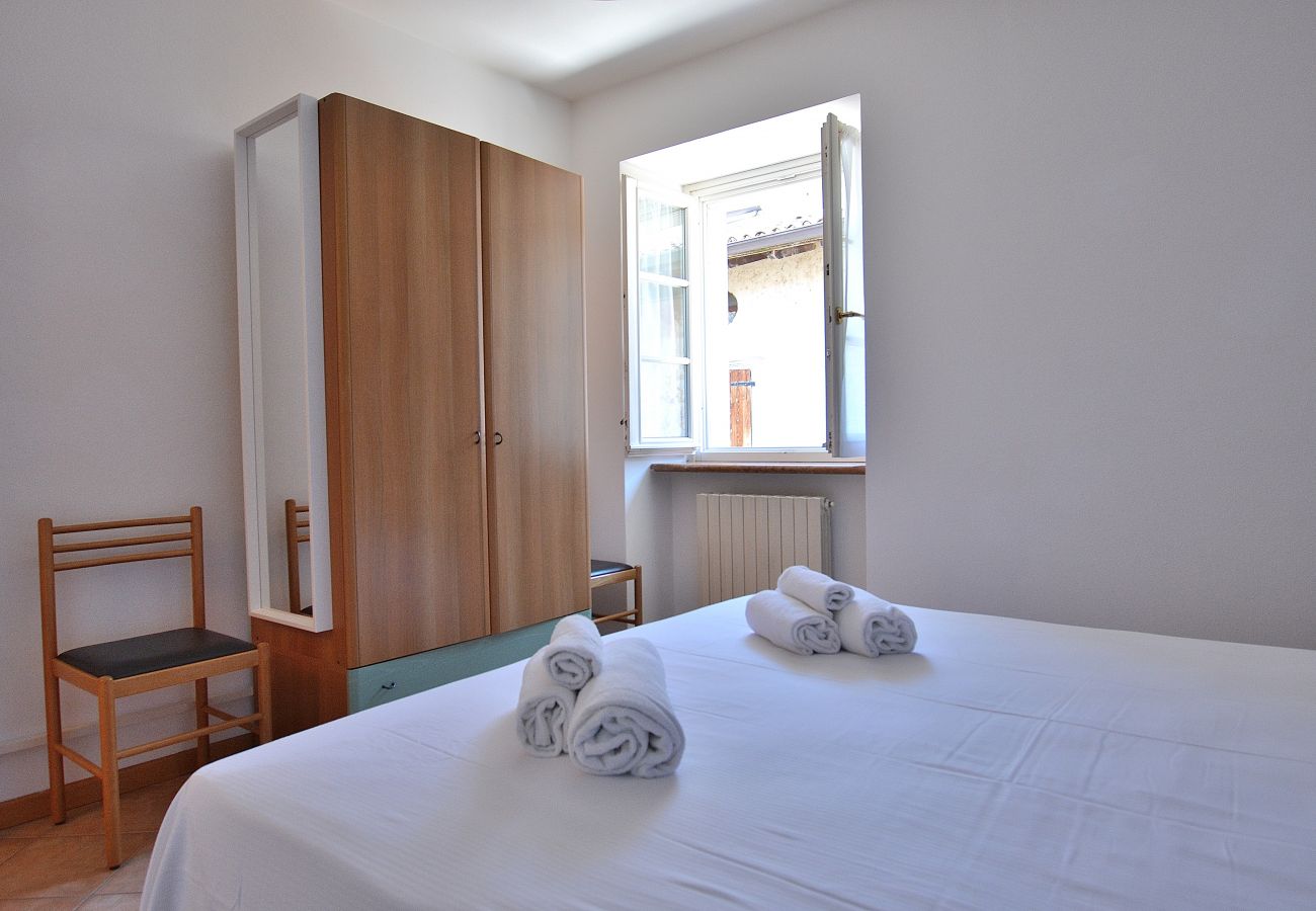 Ferienwohnung in Torri del Benaco - Pop Art Apartment In Downtown
