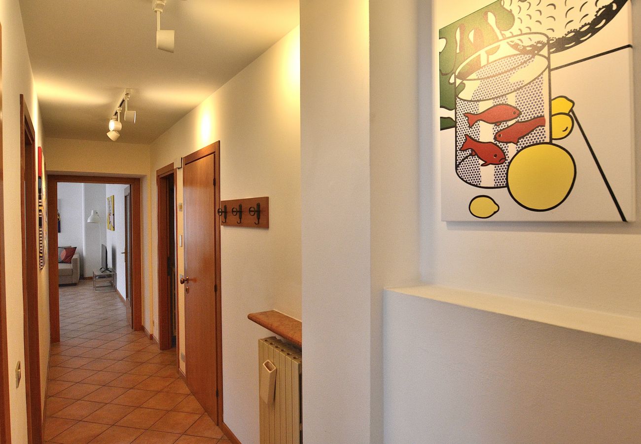 Ferienwohnung in Torri del Benaco - Pop Art Apartment In Downtown