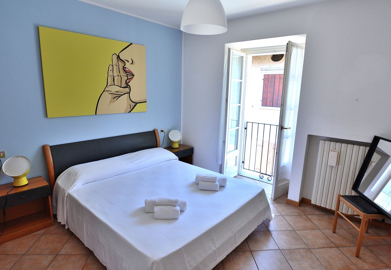 Ferienwohnung in Torri del Benaco - Pop Art Apartment In Downtown