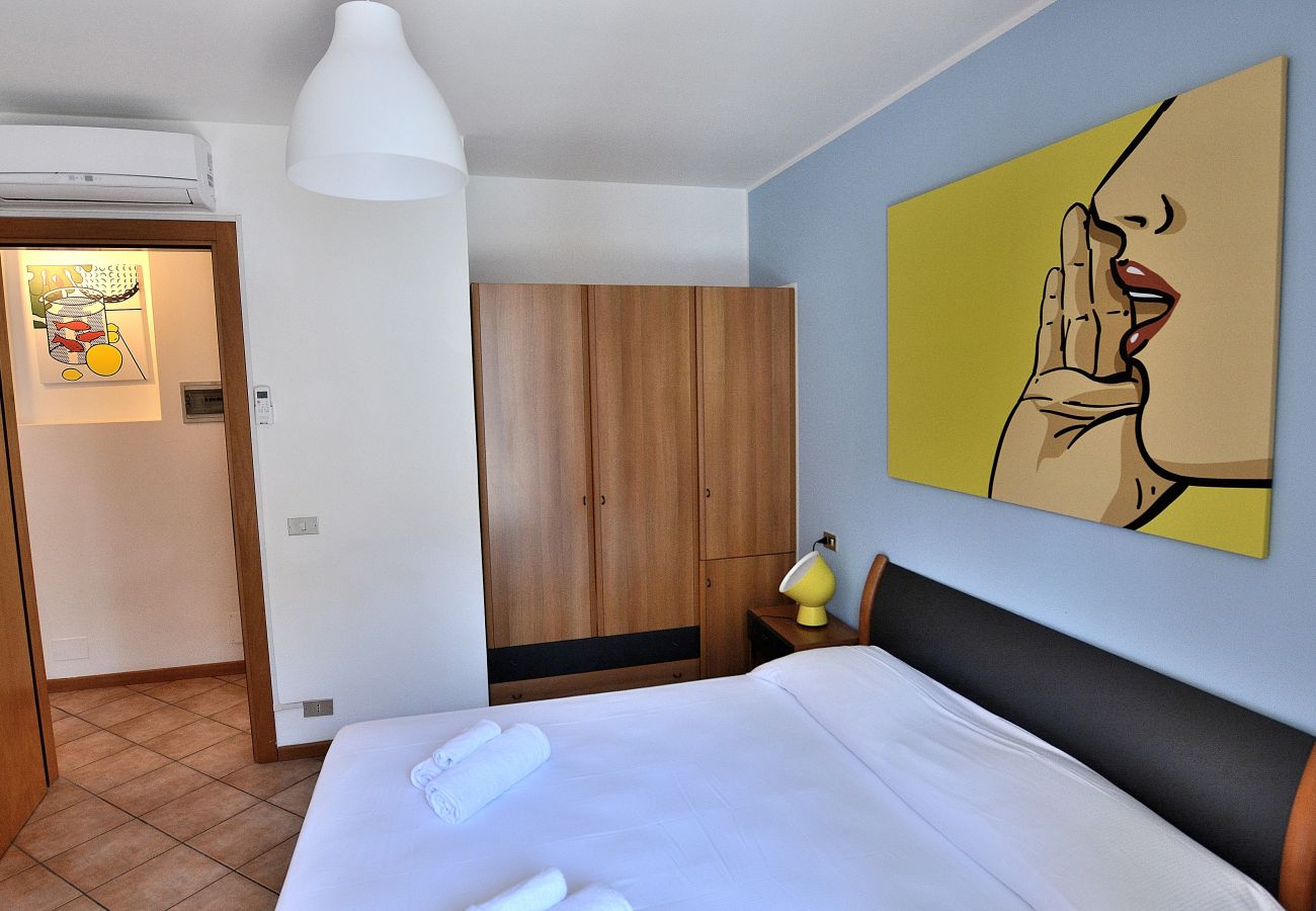 Ferienwohnung in Torri del Benaco - Pop Art Apartment In Downtown