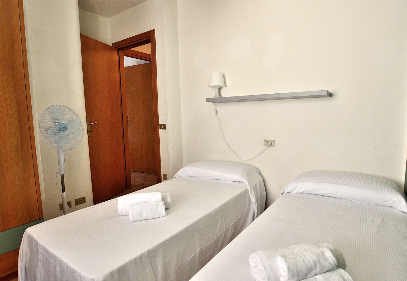 Ferienwohnung in Torri del Benaco - Pop Art Apartment In Downtown