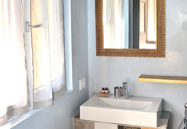 Ferienwohnung in Torri del Benaco - South House With Pool And Lake View Ferienwohnung in Torri del Benaco - South House With Pool And Lake View