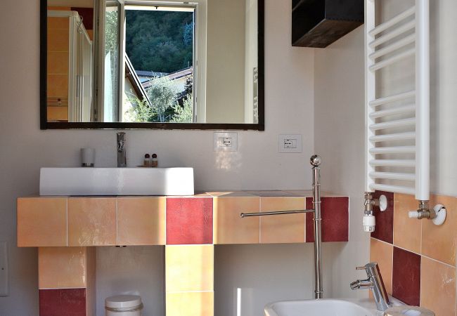 Ferienwohnung in Torri del Benaco - South House With Pool And Lake View Ferienwohnung in Torri del Benaco - South House With Pool And Lake View