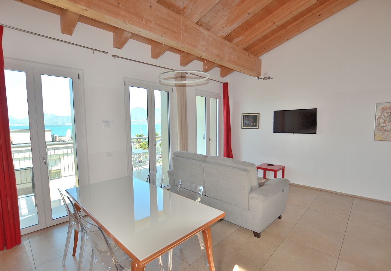 Ferienwohnung in Torri del Benaco - South House With Pool And Lake View