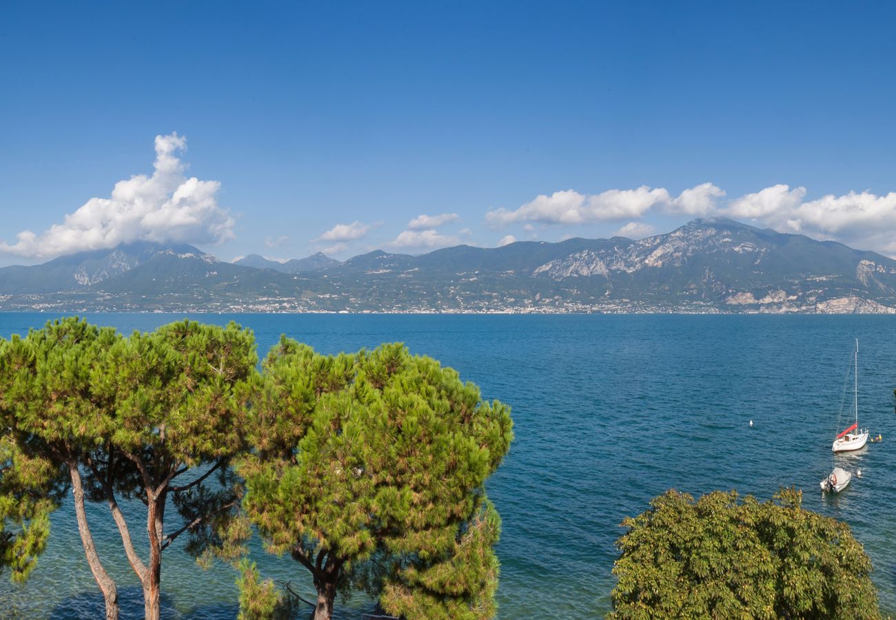 Ferienwohnung in Torri del Benaco - Watercolor Loft With Lake View Ferienwohnung in Torri del Benaco - Watercolor Loft With Lake View