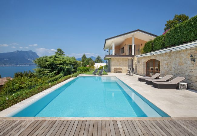 Villa Sybille With Pool And Lake View