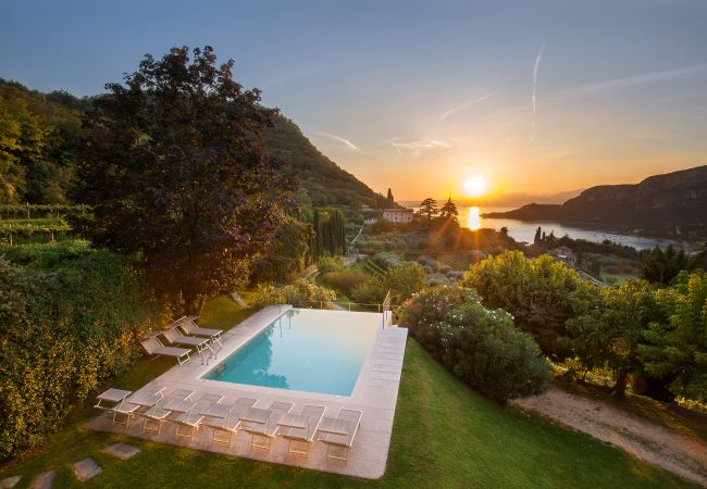 Villa in Garda - Cà Cantoni Villa With Pool Lake View Villa in Garda - Cà Cantoni Villa With Pool Lake View