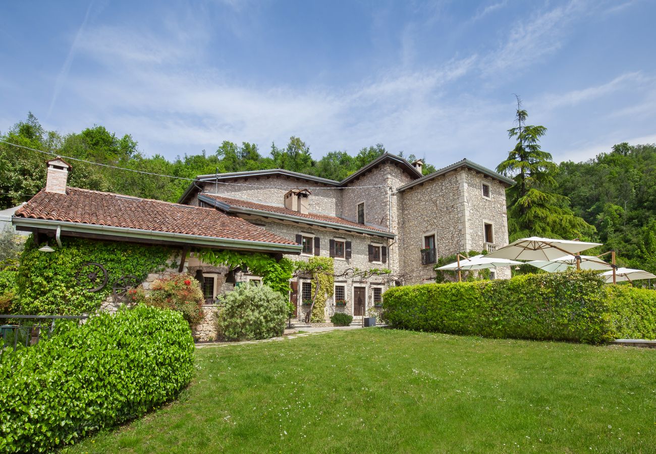 Villa in Castelgomberto - Il Giardino di Sibilla With Pool