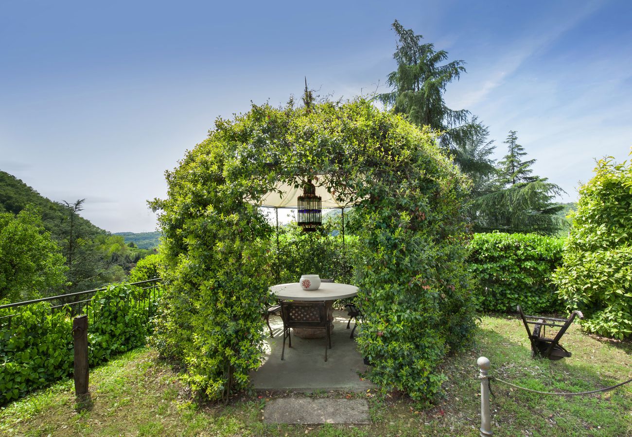 Villa in Castelgomberto - Il Giardino di Sibilla With Pool