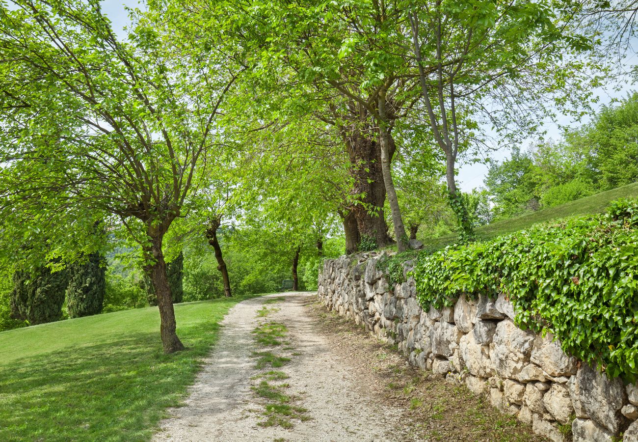 Villa in Castelgomberto - Il Giardino di Sibilla With Pool