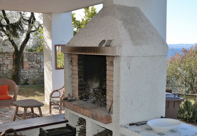 Villa in Torri del Benaco - Villa Retrò alle Rossone With Lake View Villa in Torri del Benaco - Villa Retrò alle Rossone With Lake View