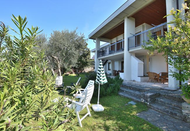 Villa in Torri del Benaco - Villa Retrò alle Rossone With Lake View