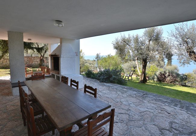 Villa in Torri del Benaco - Villa Retrò alle Rossone With Lake View Villa in Torri del Benaco - Villa Retrò alle Rossone With Lake View