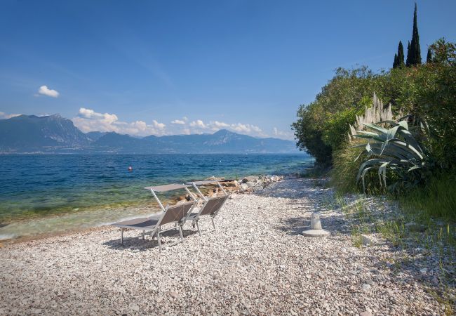 Ferienwohnung in Torri del Benaco - Leonardo Walsh Apartment With Lake View