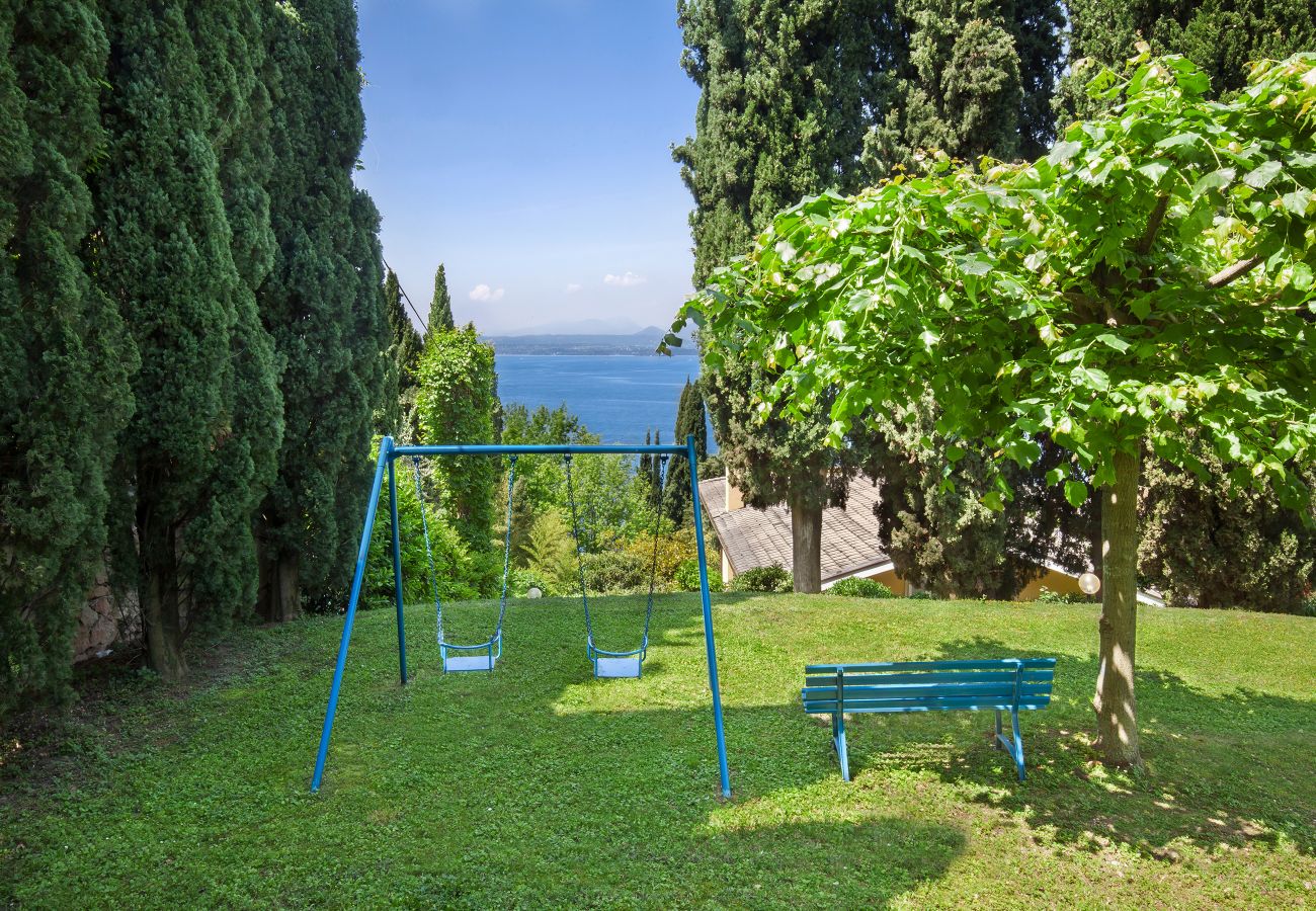 Ferienwohnung in Torri del Benaco - Leonardo Walsh Apartment With Lake View