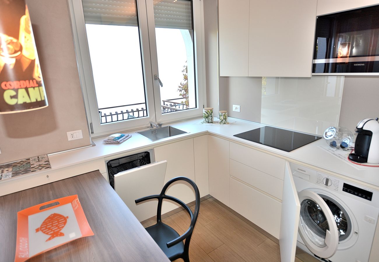 Ferienwohnung in Torri del Benaco - Leonardo Walsh Apartment With Lake View