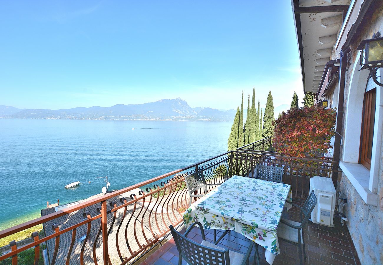 Ferienwohnung in Torri del Benaco - Leonardo Walsh Apartment With Lake View