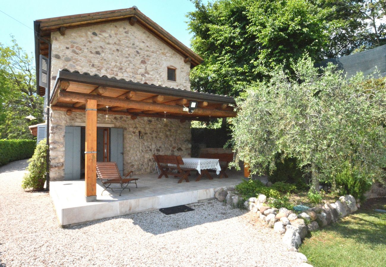 Chalet in Costermano - Rustico Villa Marciaga With Pool