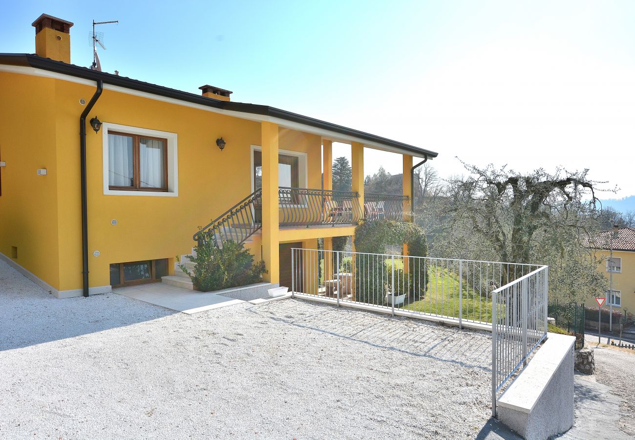 Ferienwohnung in Costermano - Orange Apartment In Marciaga di Costermano