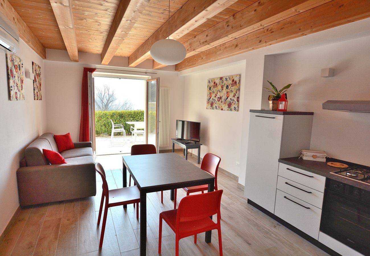 Wohnung in Costermano - Red Apartment in Marciaga di Costermano