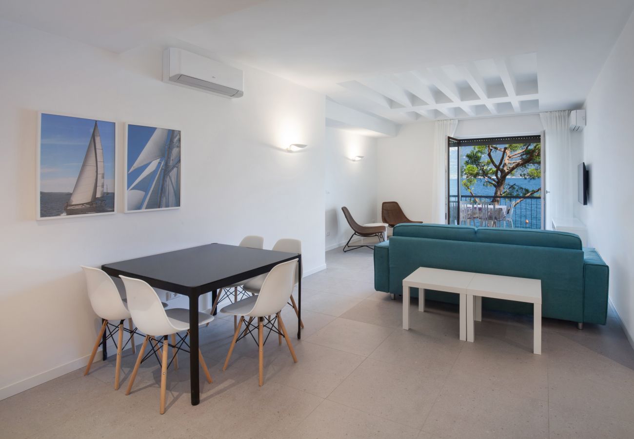 Wohnung in Torri del Benaco - Apartment Azzurro front Lake