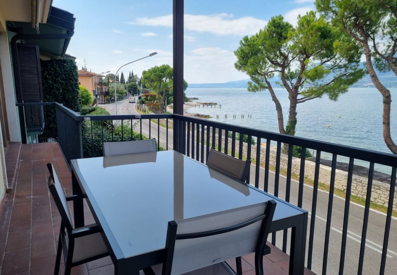 Ferienwohnung in Torri del Benaco - Apartment Azzurro front Lake