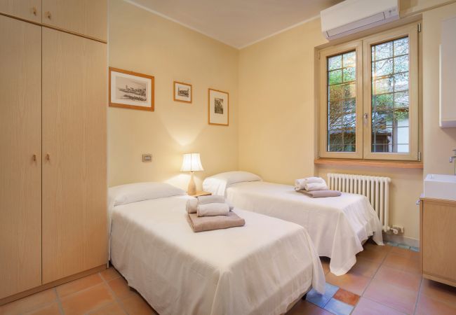 Chalet in Torri del Benaco - Villetta Blue Panorama With Private Jacuzzi Chalet in Torri del Benaco - Villetta Blue Panorama With Private Jacuzzi