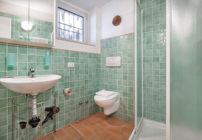 Chalet in Torri del Benaco - Villetta Blue Panorama With Private Jacuzzi Chalet in Torri del Benaco - Villetta Blue Panorama With Private Jacuzzi