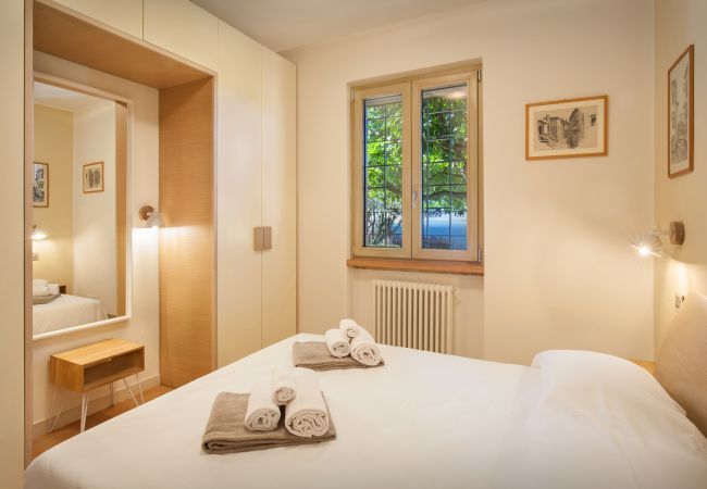 Chalet in Torri del Benaco - Villetta Blue Panorama With Private Jacuzzi Chalet in Torri del Benaco - Villetta Blue Panorama With Private Jacuzzi