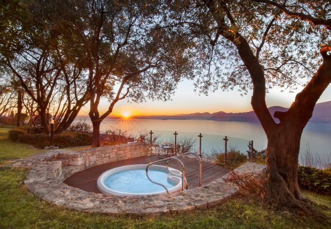 Chalet in Torri del Benaco - Villetta Blue Panorama With Private Jacuzzi Chalet in Torri del Benaco - Villetta Blue Panorama With Private Jacuzzi