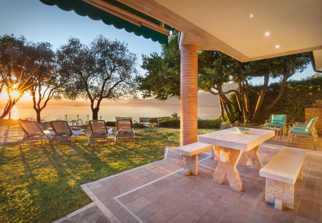 Chalet in Torri del Benaco - Villetta Blue Panorama With Private Jacuzzi Chalet in Torri del Benaco - Villetta Blue Panorama With Private Jacuzzi