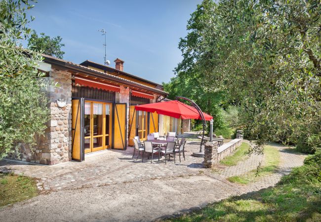 Ferienhaus in Affi - Casa del Bosco for 8 People