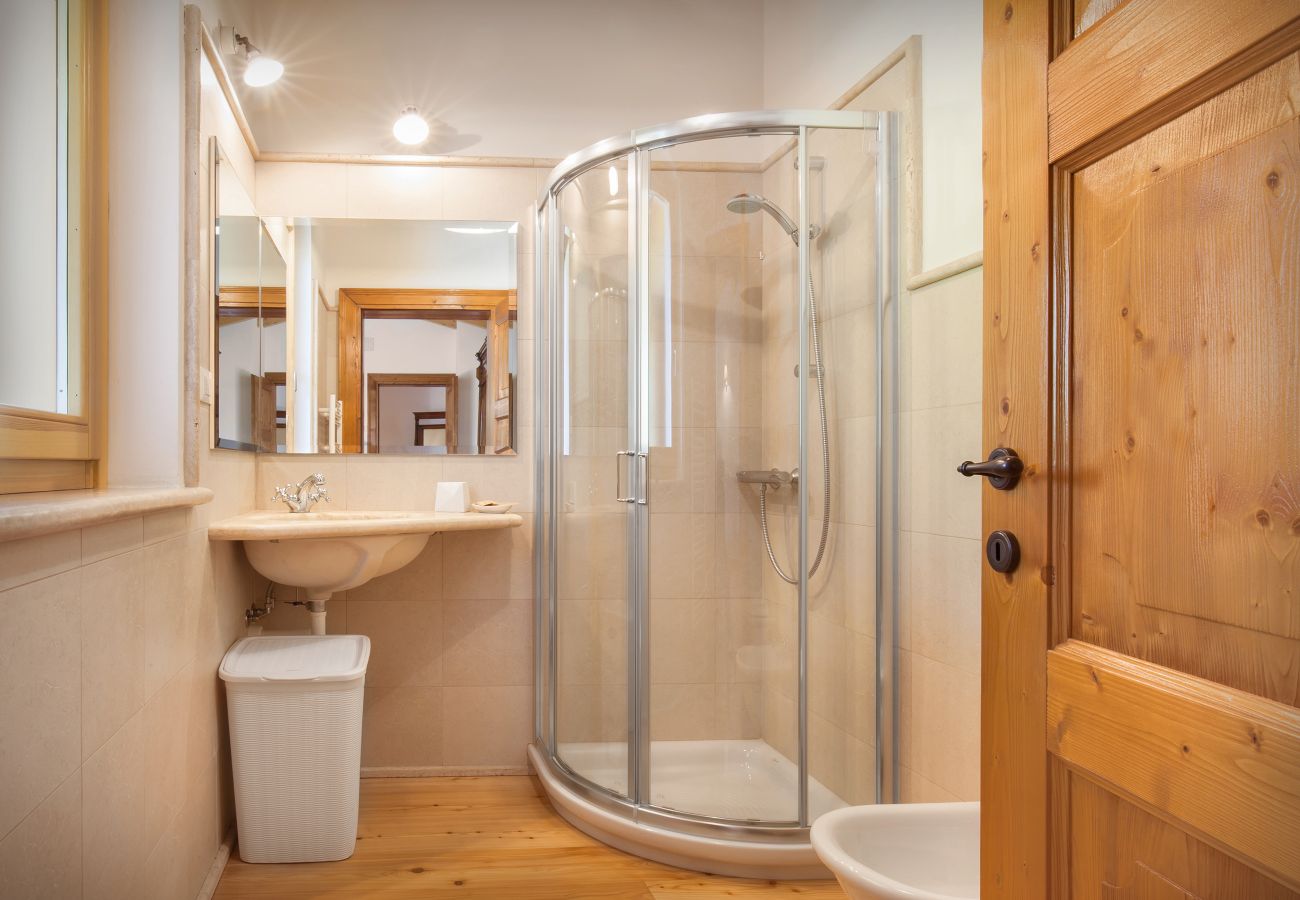 Ferienhaus in Affi - Casa del Bosco for 8 People