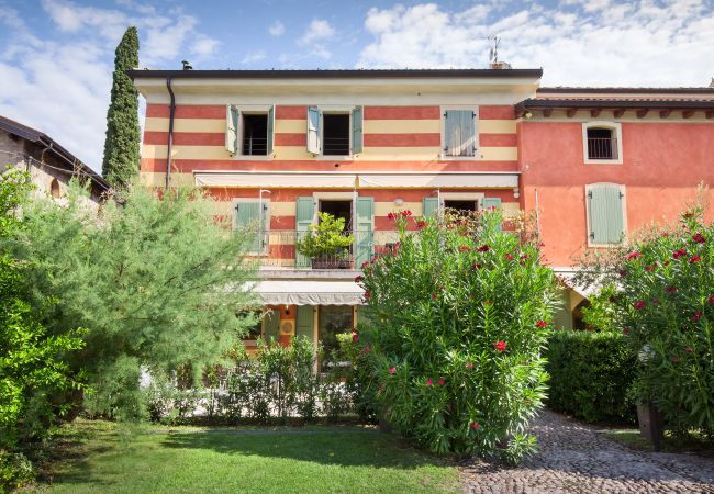 Ferienwohnung in Torri del Benaco - Turchese Apartment with Pool