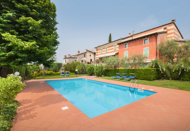 Ferienwohnung in Torri del Benaco - Turchese Apartment with Pool