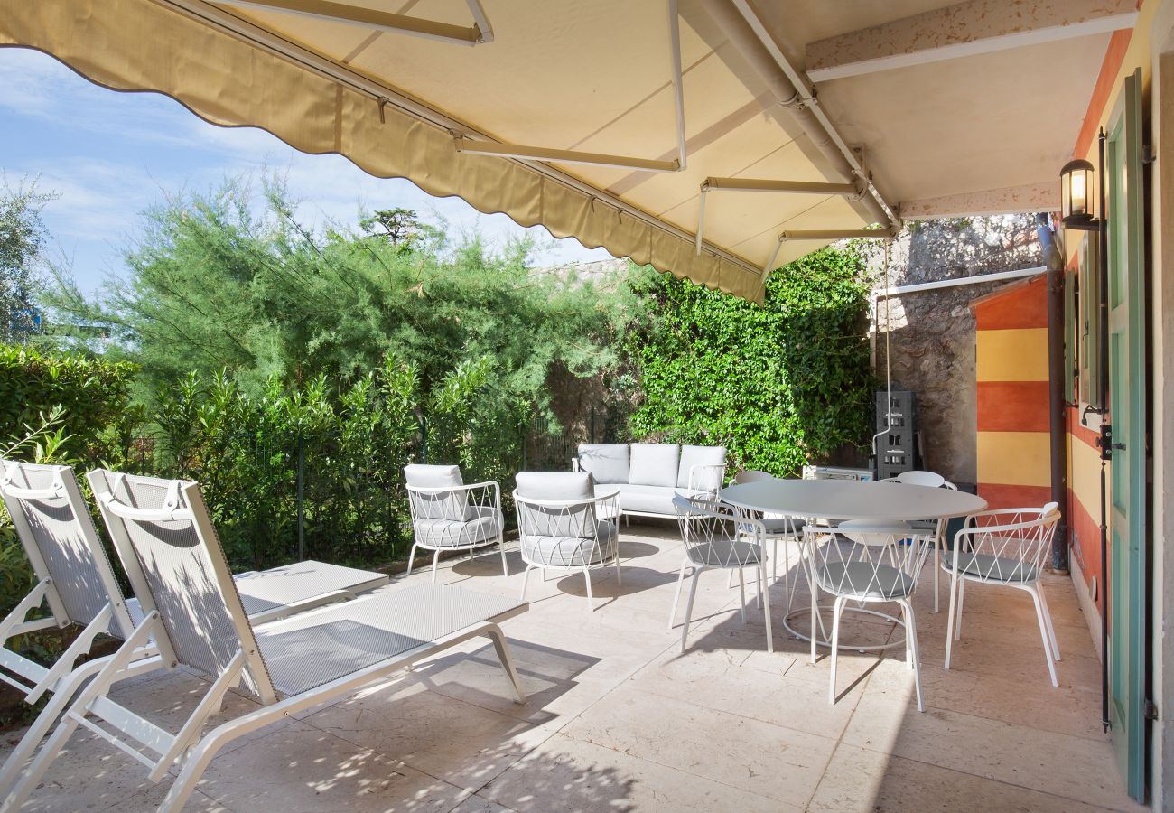 Ferienwohnung in Torri del Benaco - Turchese Apartment with Pool